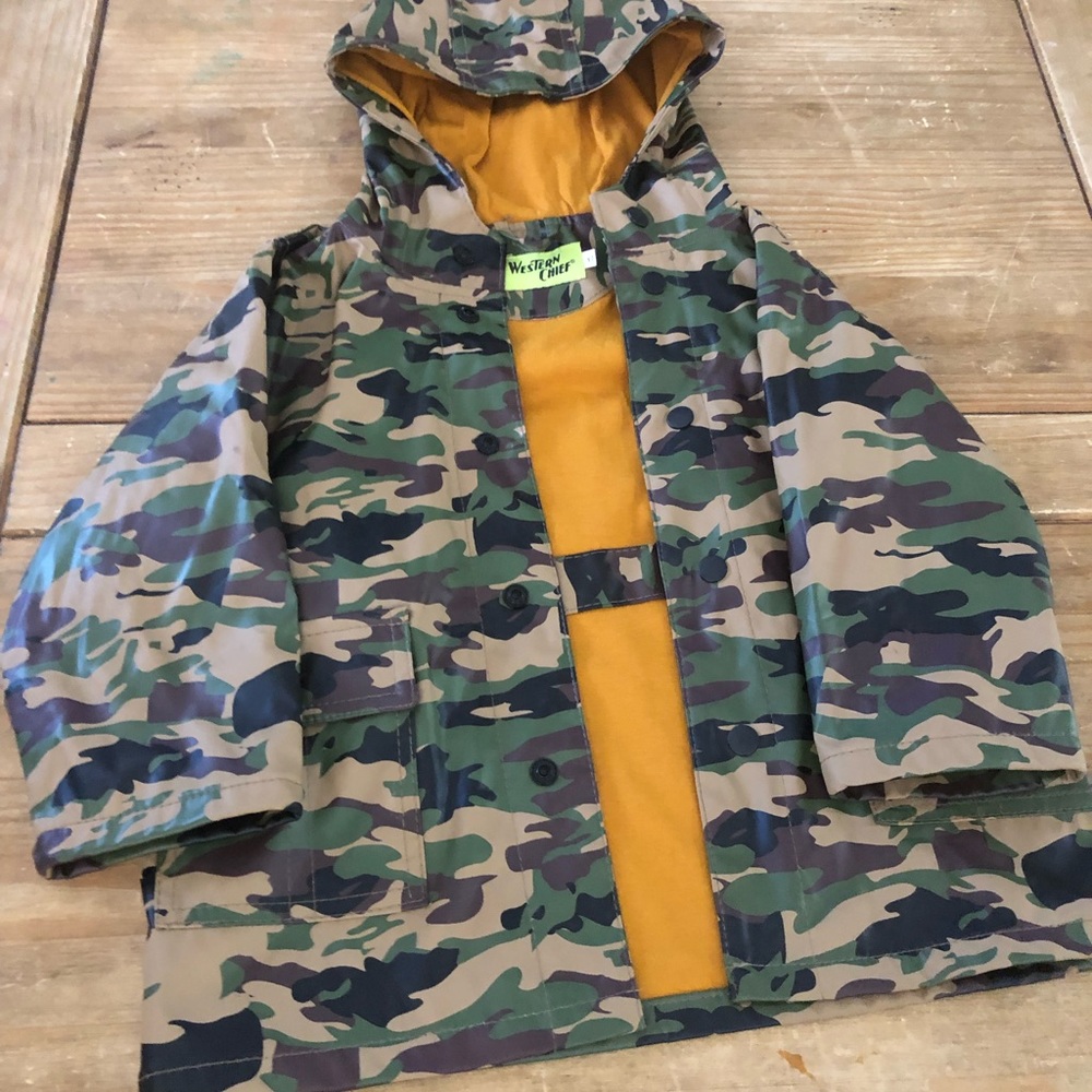Carhartt camo Tee with rain jacket 3T